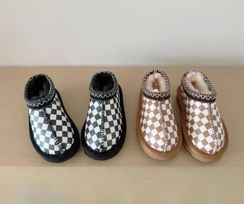 Checkered U.GG slippers